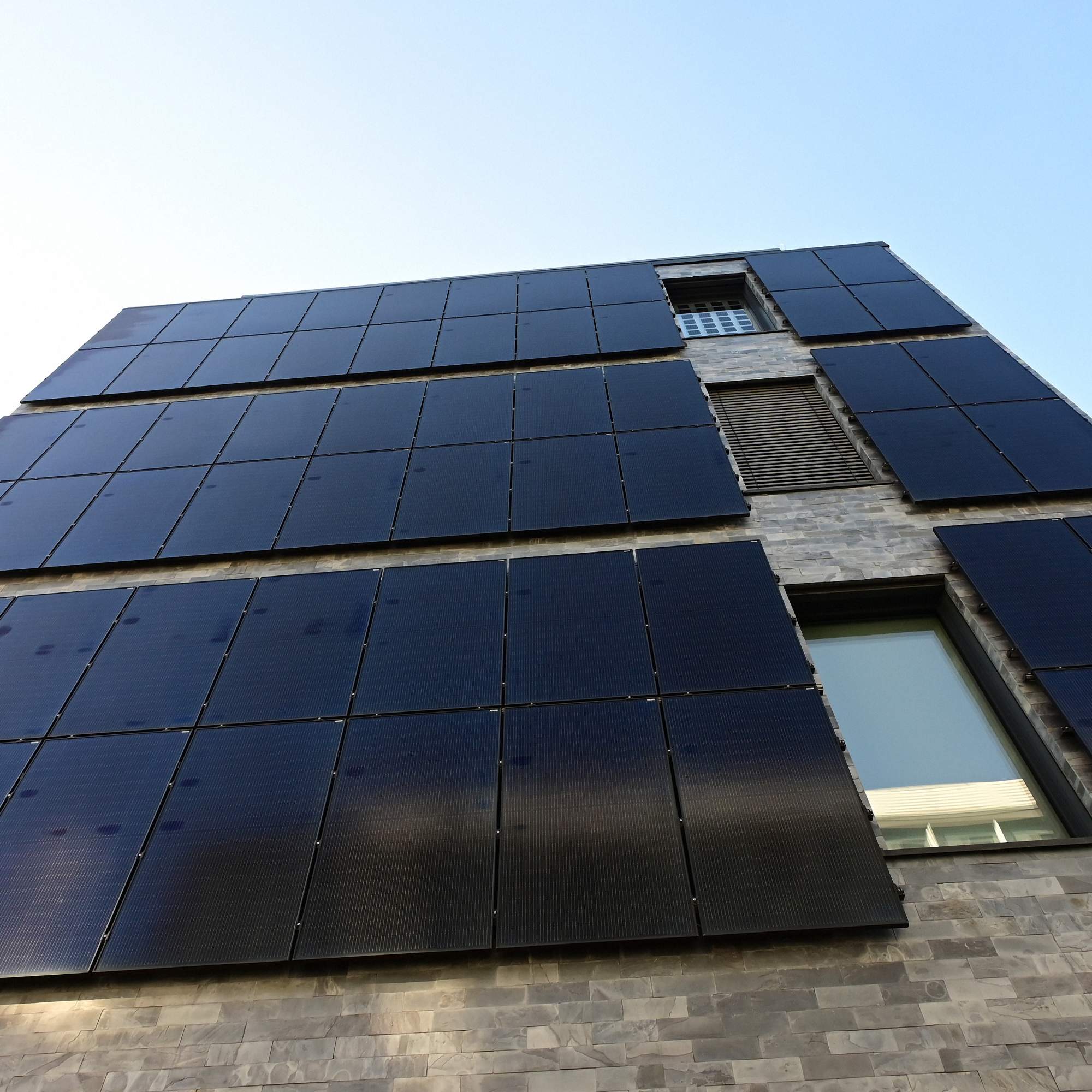 Fassade Solar Photovoltaik Montage in Köln und Leverkusen